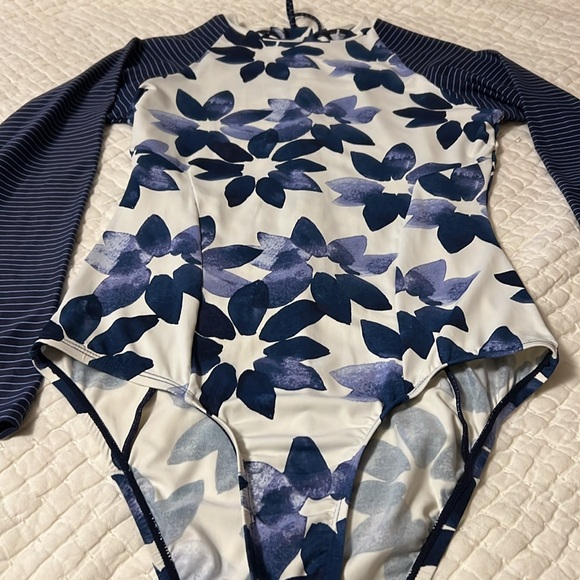 CARVE DESIGNS Onesie Rash-guard - Picture 7 of 7